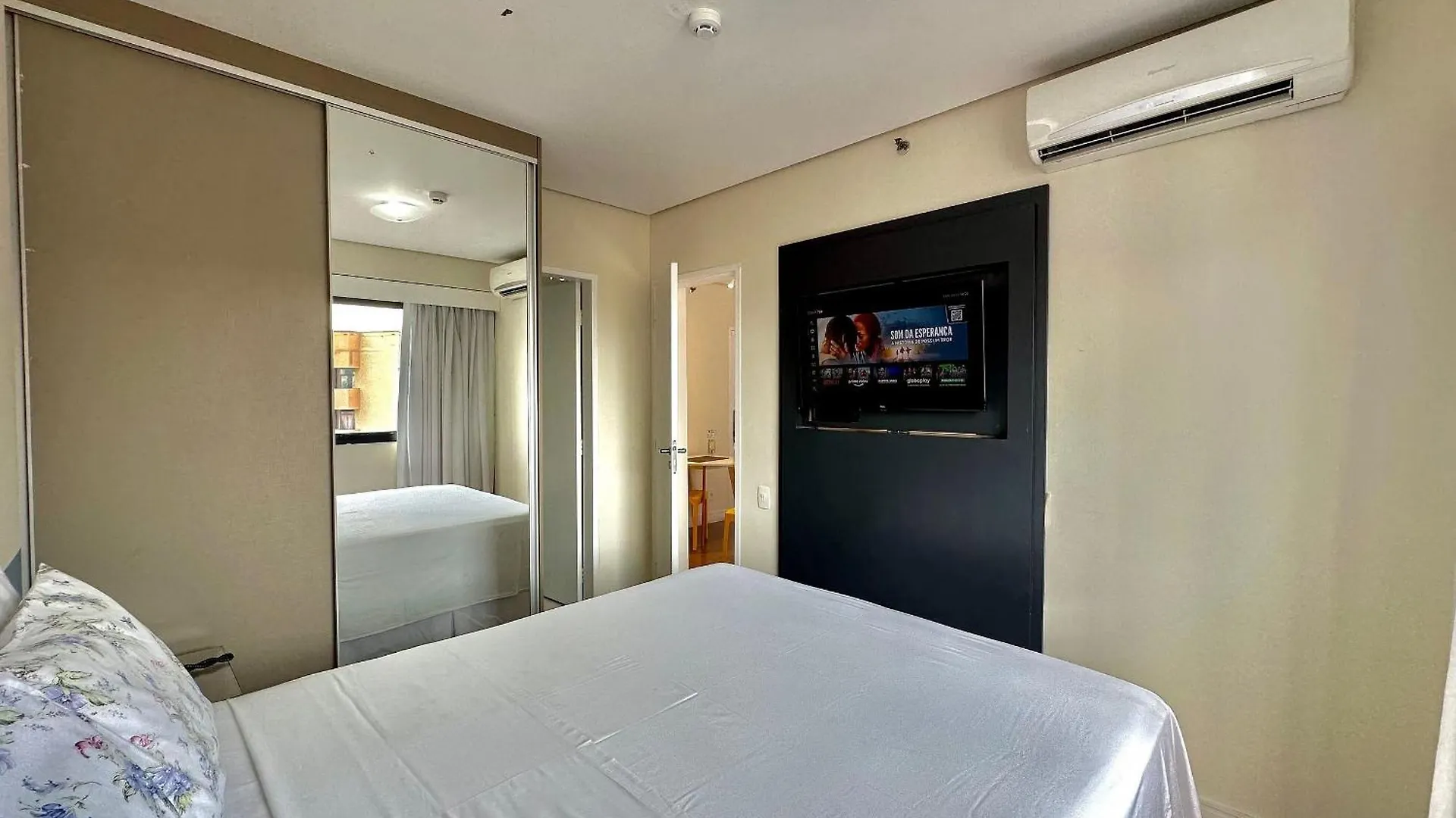 Hotel The Palace Tv Giratoria Limpeza Diaria Uh1303 Sao Paulo